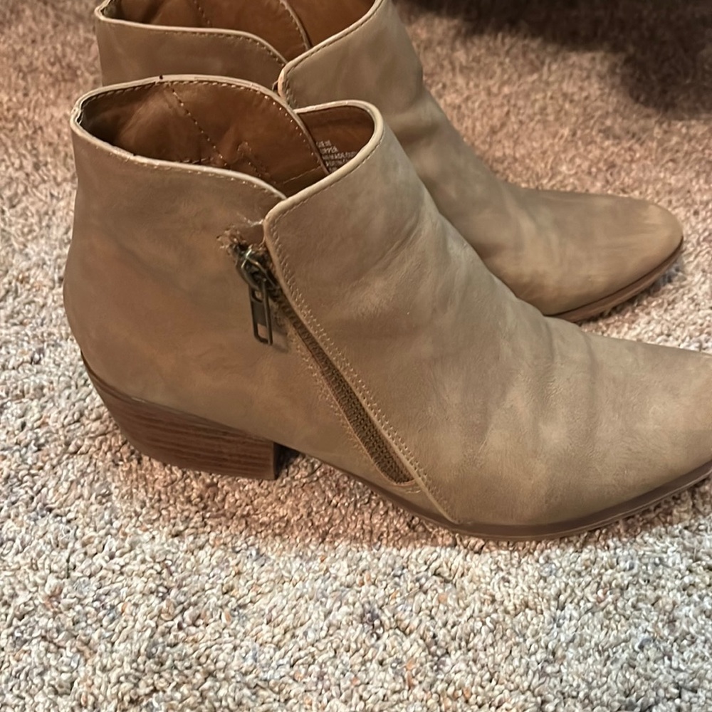 MASSINI size 7.5 womens shoes